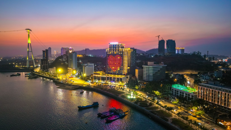 khách sạn ở Bãi Cháy gần biển
